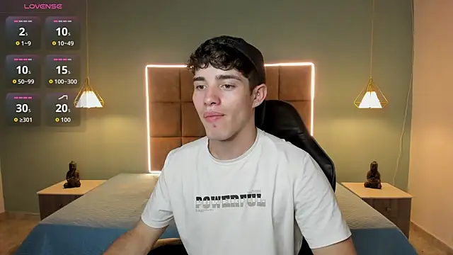 AlejooTwink online show from May 27, 2026, 3:47 am