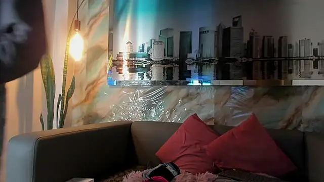 Layla 707 online show from March 6, 2025, 12:00 am