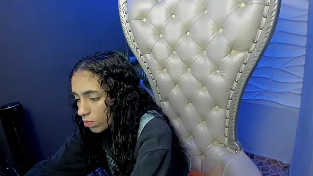 Layla 707 online show from October 2, 2025, 12:50 am