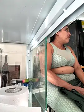 siri duque online show from October 31, 2025, 8:32 pm