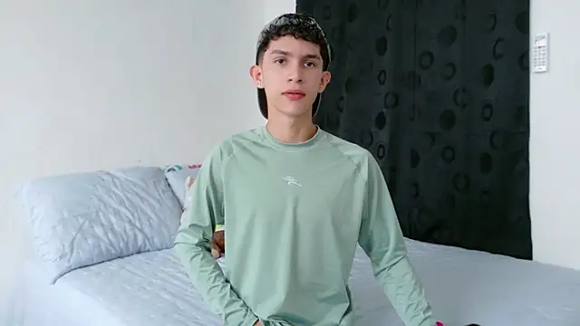 Noah tyler  online show from November 20, 2025, 5:34 pm