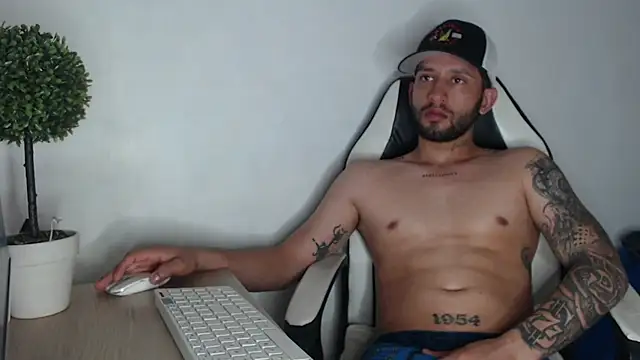 maxXximo777 online show from February 12, 2025, 8:50 pm