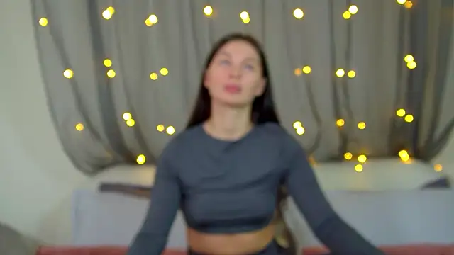 AlexandraBloom online show from November 12, 2025, 6:41 pm