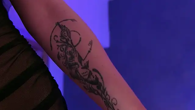 IvyRaven online show from November 7, 2025, 7:36 pm