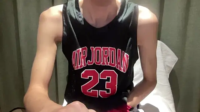 kimkim123123 online show from February 3, 2025, 3:17 pm