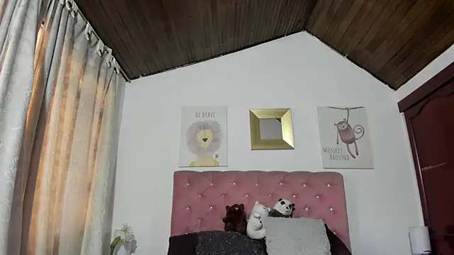 CelessteRedds online show from December 5, 2025, 11:30 am