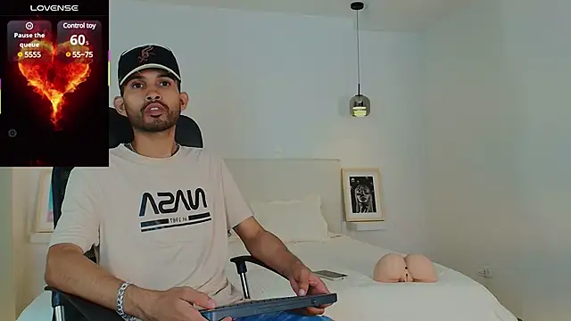  miguel0 online show from February 25, 2025, 1:20 am