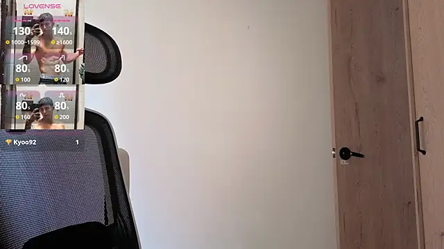 Cristopher23  online show from November 28, 2025, 6:21 pm