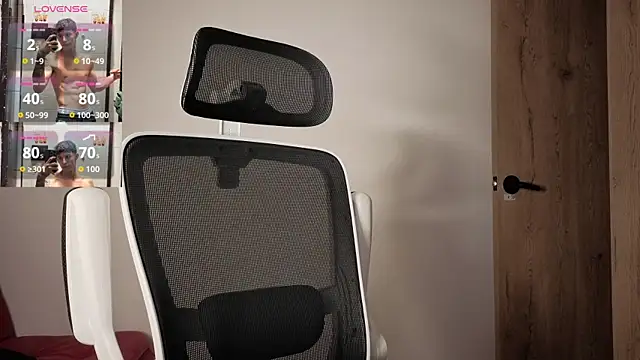 Cristopher23  online show from December 15, 2025, 9:35 am