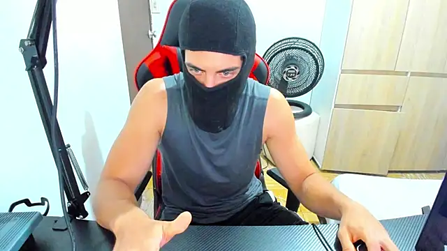 Calihotcaliente277 online show from February 4, 2025, 8:38 pm