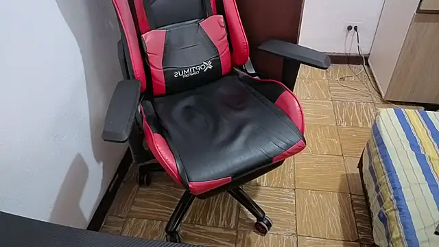 Calihotcaliente277 online show from January 15, 2026, 1:59 pm