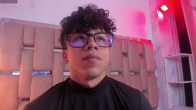 Snapshot of AkazaBoy_ chatting on November 4, 2025, 5:50 am AkazaBoy online show from November 4, 2025, 5:50 am