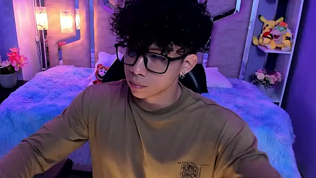 Snapshot of AkazaBoy_ chatting on November 13, 2025, 4:00 am AkazaBoy online show from November 13, 2025, 4:00 am