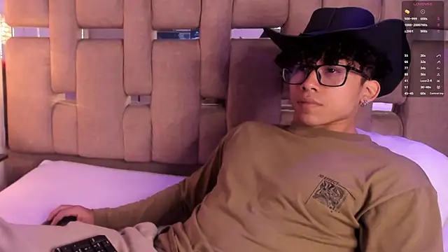 Snapshot of AkazaBoy_ chatting on November 18, 2025, 4:39 am AkazaBoy online show from November 18, 2025, 4:39 am