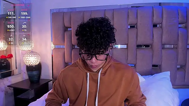 Snapshot of AkazaBoy_ chatting on November 23, 2025, 4:45 am AkazaBoy online show from November 23, 2025, 4:45 am