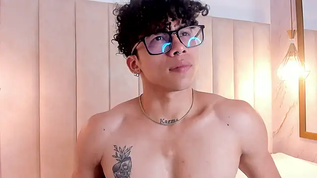 Snapshot of AkazaBoy_ chatting on November 27, 2025, 4:36 am AkazaBoy online show from November 27, 2025, 4:36 am