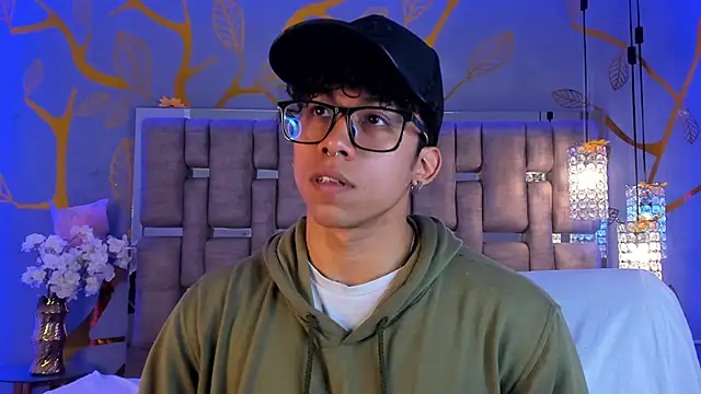 Snapshot of AkazaBoy_ chatting on December 2, 2025, 4:18 am AkazaBoy online show from December 2, 2025, 4:18 am