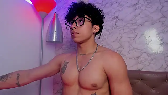 Snapshot of AkazaBoy_ chatting on January 8, 2026, 6:26 am AkazaBoy online show from January 8, 2026, 6:26 am