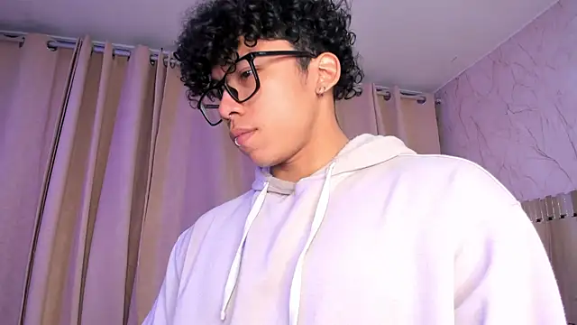 Snapshot of AkazaBoy_ chatting on January 9, 2026, 4:48 am AkazaBoy online show from January 9, 2026, 4:48 am