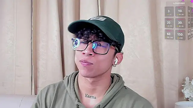 Snapshot of AkazaBoy_ chatting on March 2, 2026, 4:36 am AkazaBoy online show from March 2, 2026, 4:36 am