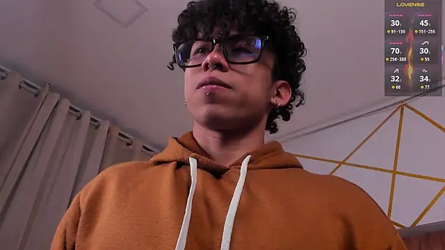 AkazaBoy  online show from April 9, 2026, 5:07 am