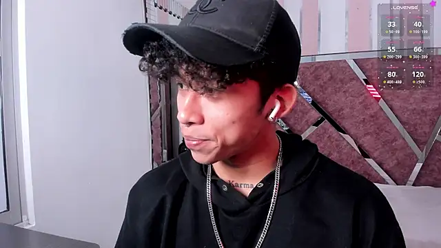 Snapshot of AkazaBoy_ chatting on May 16, 2026, 4:31 am AkazaBoy online show from May 16, 2026, 4:31 am