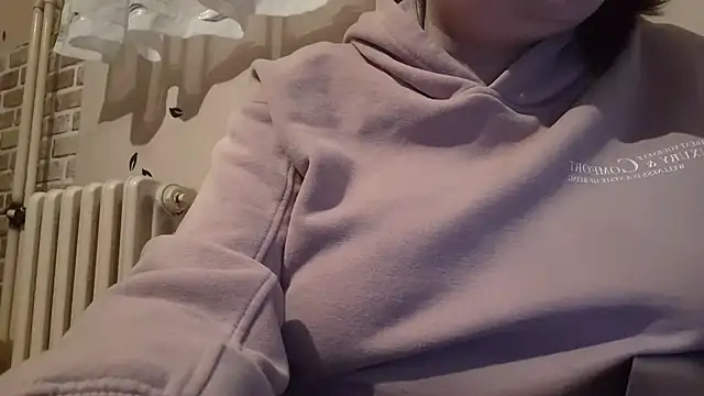 Snapshot of AalinnaK chatting on February 26, 2025, 4:03 pm AalinnaK online show from February 26, 2025, 4:03 pm