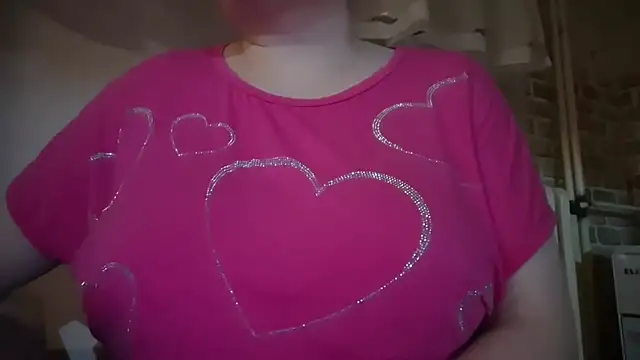 Snapshot of AalinnaK chatting on November 30, 2025, 4:00 pm AalinnaK online show from November 30, 2025, 4:00 pm