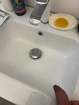 daubine46 online show from April 22, 2026, 5:21 am