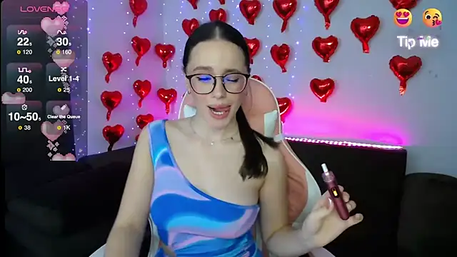 Snapshot of Emillias chatting on March 3, 2025, 5:29 pm Emillias online show from March 3, 2025, 5:29 pm