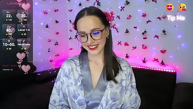 Snapshot of Emillias chatting on March 19, 2025, 2:35 pm Emillias online show from March 19, 2025, 2:35 pm