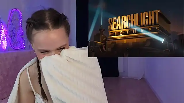 Snapshot of Emillias chatting on October 1, 2025, 1:17 pm Emillias online show from October 1, 2025, 1:17 pm