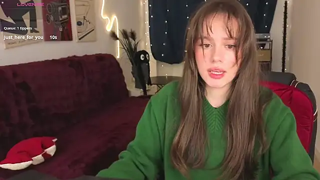 Snapshot of Emillias chatting on February 4, 2026, 2:12 pm Emillias online show from February 4, 2026, 2:12 pm