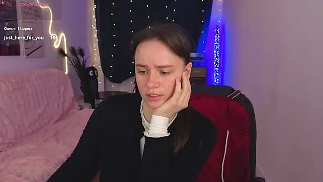 Snapshot of Emillias chatting on February 11, 2026, 2:11 pm Emillias online show from February 11, 2026, 2:11 pm