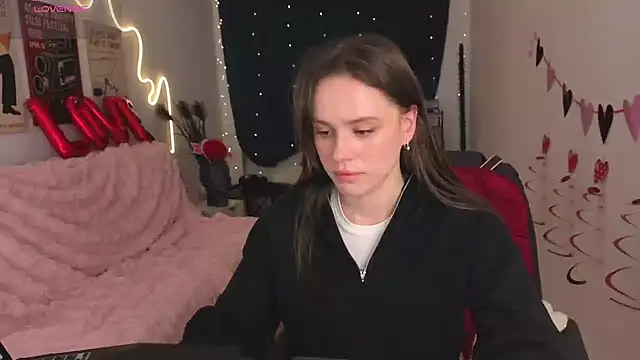 Snapshot of Emillias chatting on February 12, 2026, 2:01 pm Emillias online show from February 12, 2026, 2:01 pm