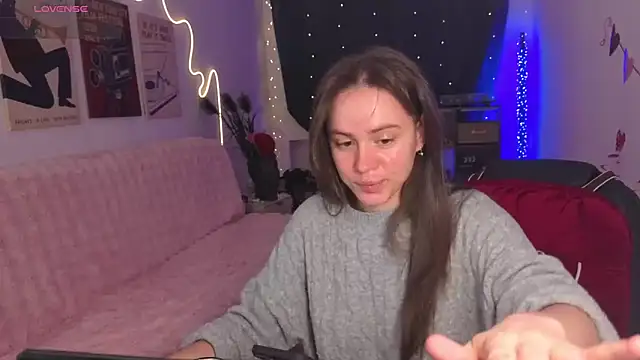 Snapshot of Emillias chatting on February 19, 2026, 7:59 am Emillias online show from February 19, 2026, 7:59 am