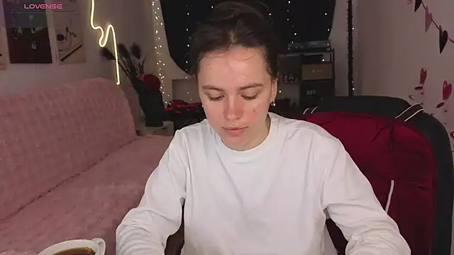 Snapshot of Emillias chatting on February 21, 2026, 8:04 am Emillias online show from February 21, 2026, 8:04 am