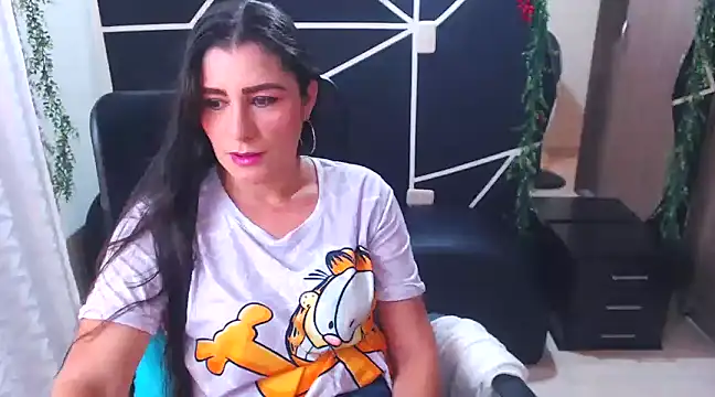 Snapshot of LUCY_LI chatting on March 5, 2025, 6:12 pm LUCY LI online show from March 5, 2025, 6:12 pm