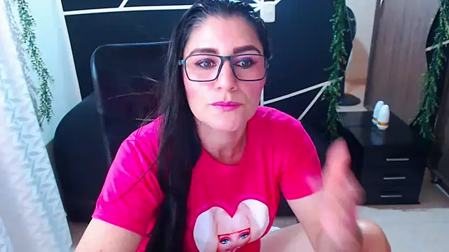 Snapshot of LUCY_LI chatting on March 6, 2025, 6:26 pm LUCY LI online show from March 6, 2025, 6:26 pm