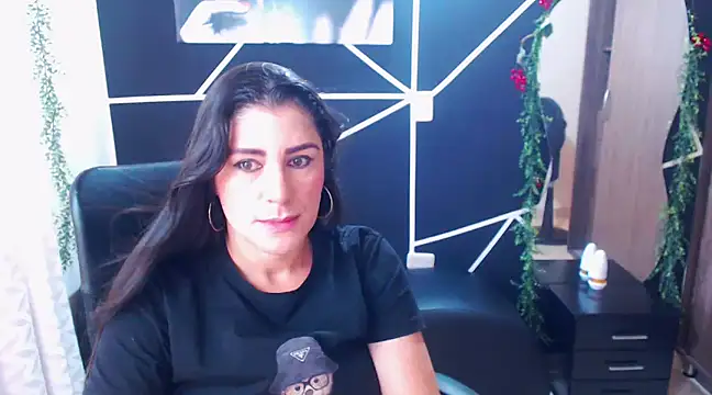 Snapshot of LUCY_LI chatting on March 9, 2025, 1:37 pm LUCY LI online show from March 9, 2025, 1:37 pm