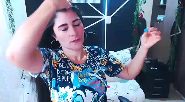 Snapshot of LUCY_LI chatting on March 15, 2025, 1:18 pm LUCY LI online show from March 15, 2025, 1:18 pm