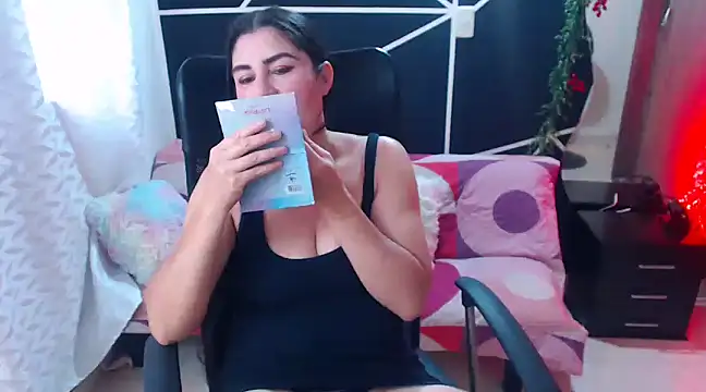 Snapshot of LUCY_LI chatting on March 21, 2025, 6:07 pm LUCY LI online show from March 21, 2025, 6:07 pm