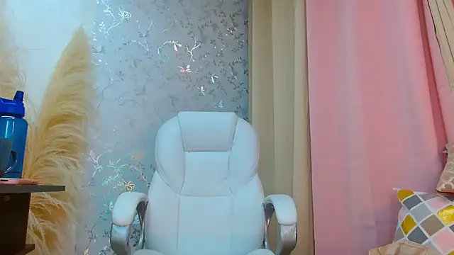 Snapshot of talianaprada chatting on December 2, 2024, 5:15 am talianaprada online show from December 2, 2024, 5:15 am