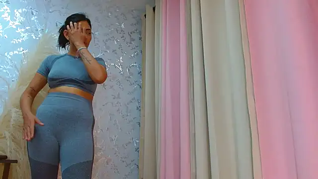 Snapshot of talianaprada chatting on December 20, 2024, 10:49 am talianaprada online show from December 20, 2024, 10:49 am