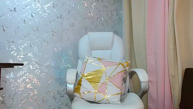 Snapshot of talianaprada chatting on December 27, 2024, 1:53 am talianaprada online show from December 27, 2024, 1:53 am