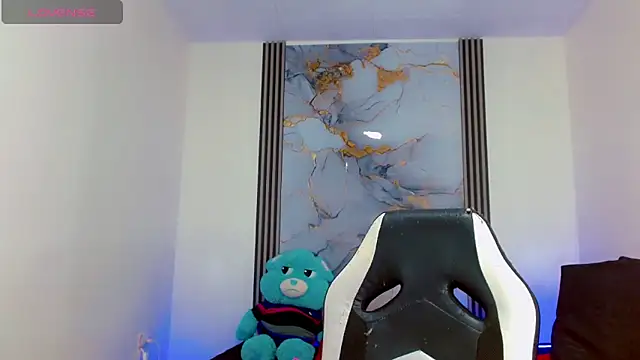 Hellen moons   online show from March 18, 2025, 1:10 am