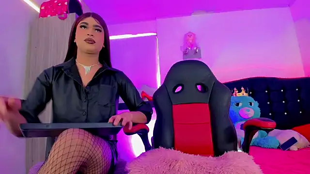 Hellen moons   online show from November 5, 2025, 7:14 pm