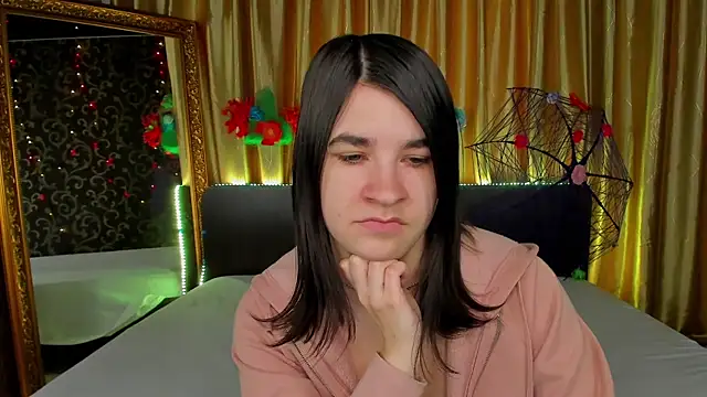  Polly Love  online show from April 5, 2026, 6:10 am