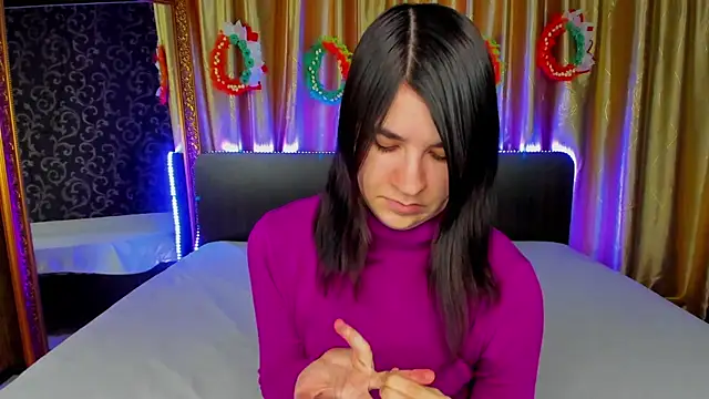  Polly Love  online show from April 20, 2026, 6:16 am