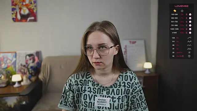 Miatiny online show from October 25, 2025, 2:52 am